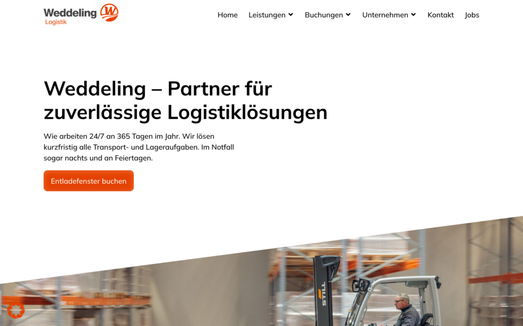 Beispielbild von der Homeseite vom Weddeling Website-Projekt - man sieht ein Bild welches abgeschnitten ist durch eine schräge darüber sieht man schwarzen Text auf weißem Hintergrund - erstellt von Innovative Design