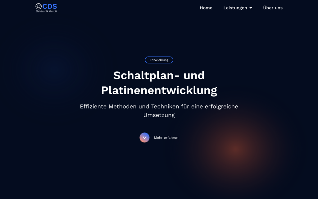 Das Bild zeigt eine dunkle Webseite mit weißem Text und einem Firmenlogo oben links sowie einem Navigationsmenü oben rechts. - erstellt von Innovative Design